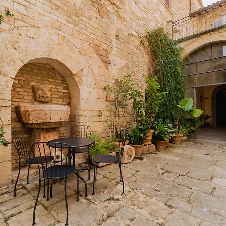 Suite Comunicanti, Tra Antico E Moderno Assisi Ngoại thất bức ảnh