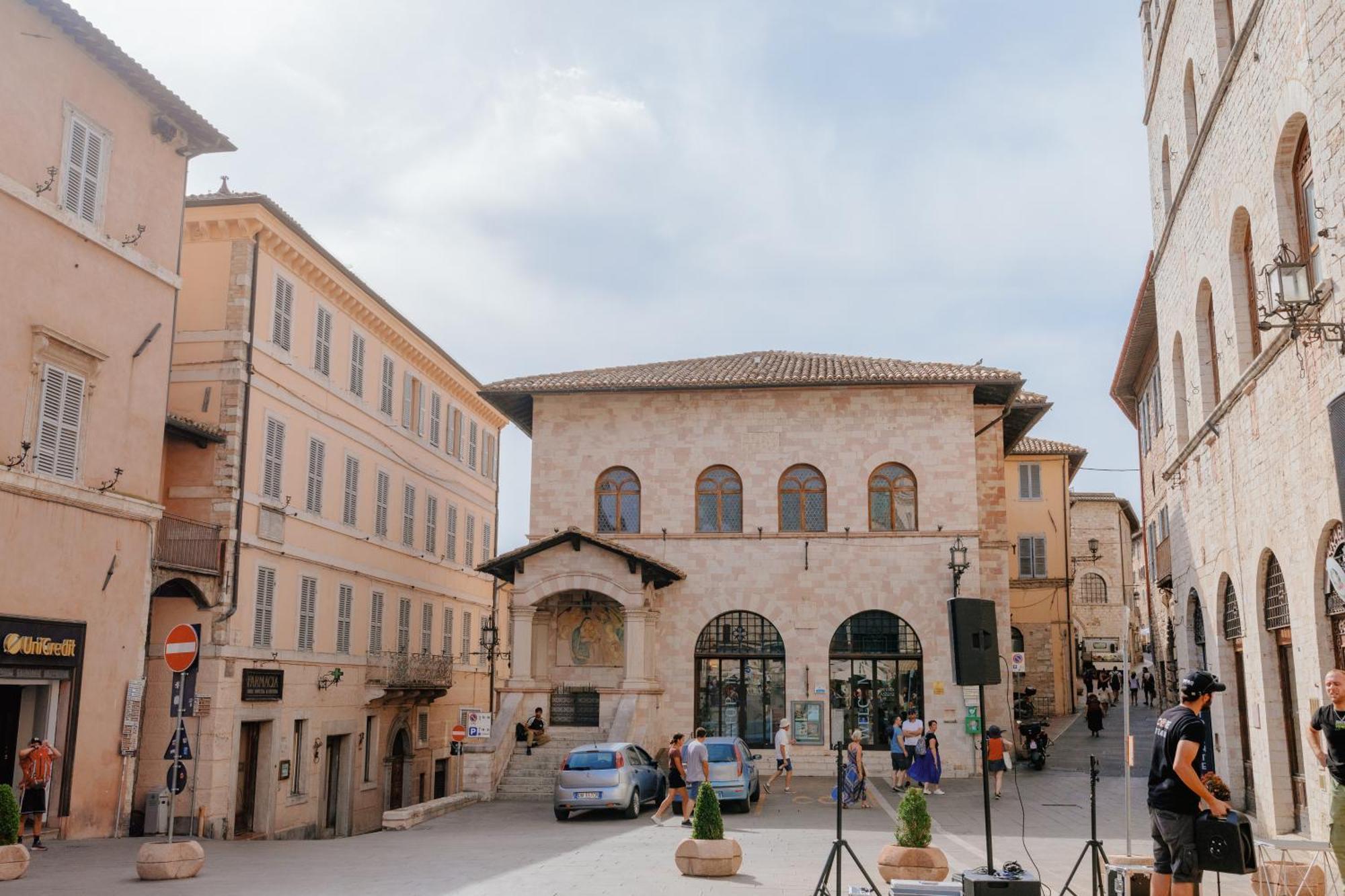 Suite Comunicanti, Tra Antico E Moderno Assisi Ngoại thất bức ảnh